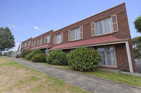 William Dutton Motel - VIC Tourism 1