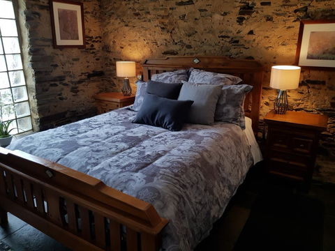 William Hunt's Retreat - Redwood Studio - VIC Tourism 2