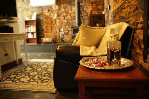 William Hunt's Retreat - Redwood Studio - VIC Tourism 1