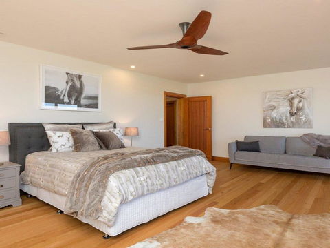 Willowview - Coastal Retreat, Stunning Views - VIC Tourism 3