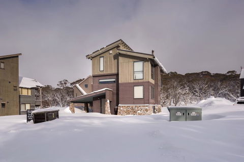 Winterfell - VIC Tourism 0