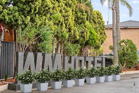 WM Hotel Bankstown - VIC Tourism 0