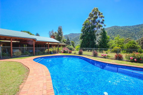 Wombat Hollow - VIC Tourism 1