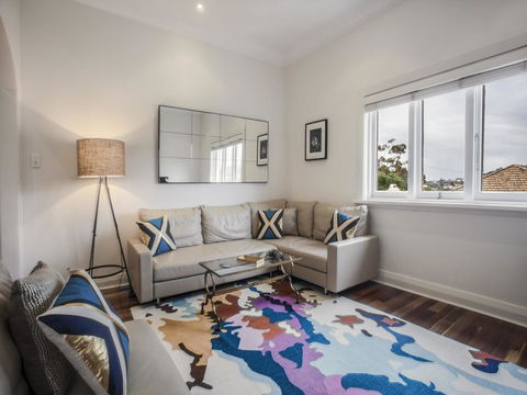 Woollahra Roslyndale Avenue - VIC Tourism 0