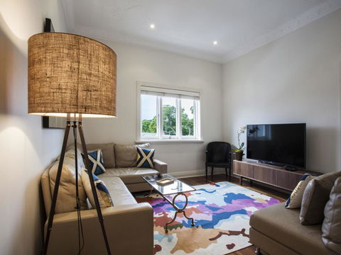 Woollahra Roslyndale Avenue - VIC Tourism 1