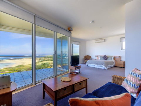 WYTONIA 3 PENTHOUSE - VIC Tourism 0