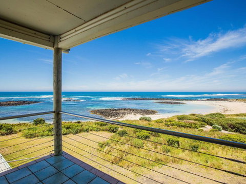 WYTONIA 3 PENTHOUSE - VIC Tourism 3