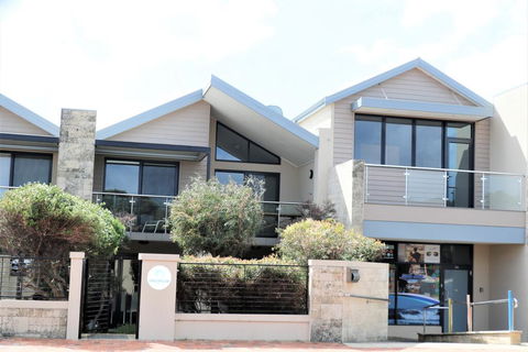 Yallingup Beach Resort - VIC Tourism 1