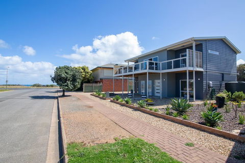 Xanadu - Aldinga Beach - VIC Tourism 1