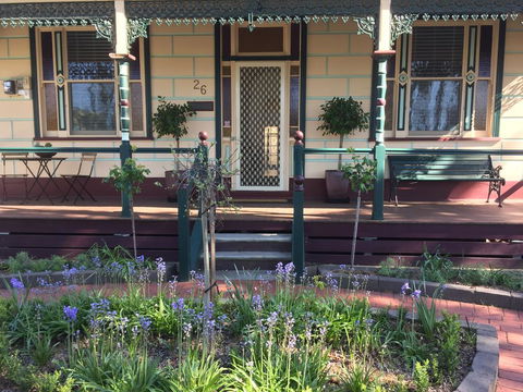 Yapera On Lucan - VIC Tourism 0