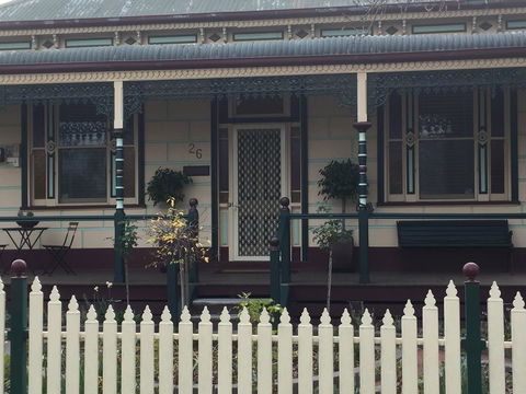 Yapera On Lucan - VIC Tourism 1