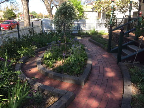 Yapera On Lucan - VIC Tourism 3