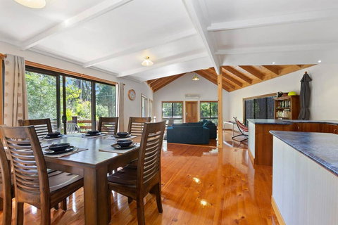 YARRABEE - The Perfect Getaway! - VIC Tourism 0