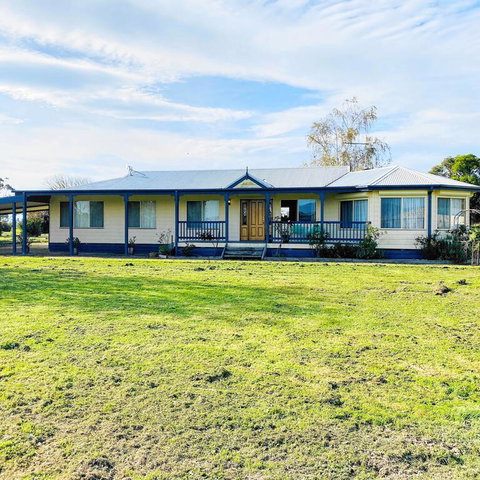 Yarragon 4 Bedroom House In Gippsland - VIC Tourism 3