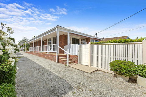 YIN-YANG - MOUNT ELIZA - VIC Tourism 3