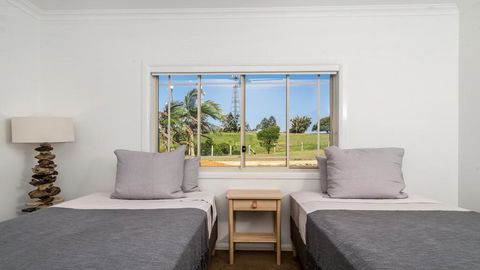 Your Luxury Escape - Byron Sunset Breeze - VIC Tourism 2
