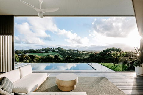 Your Luxury Escape - The Retreat - VIC Tourism 0