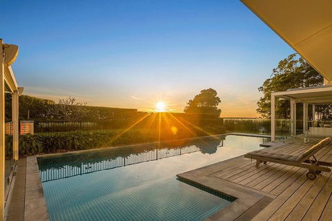 Your Luxury Escape - Trig Point - VIC Tourism 2