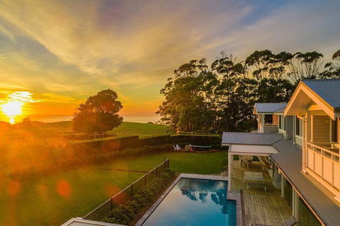 Your Luxury Escape - Trig Point - VIC Tourism 0