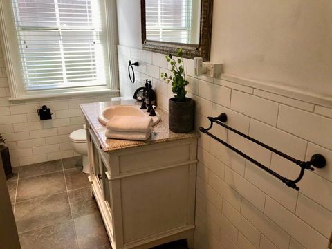 YSG The Edward Townhouse 153 - Walk To Town - VIC Tourism 3