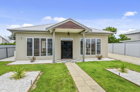 Zaahira House - VIC Tourism 0