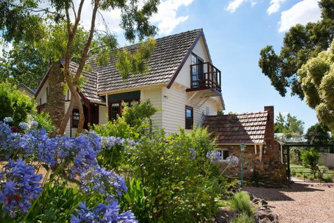 Zelman Cottage - VIC Tourism 1