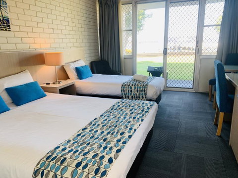 Zorba Waterfront Motel - VIC Tourism 2