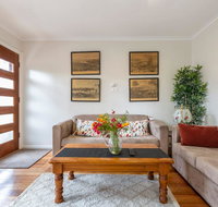 Spacious Bungalow5min walk to station5min to Box HillWiFiParking - VIC Tourism