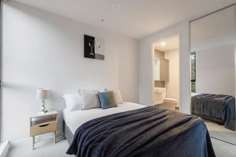 A 3BR Apt Next To Melbourne Zoo FREE Parking - VIC Tourism 1