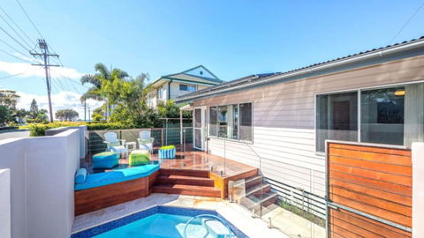 A Beachside Beauty With Pool - VIC Tourism 1