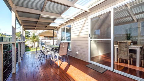 A Beachside Beauty With Pool - VIC Tourism 3