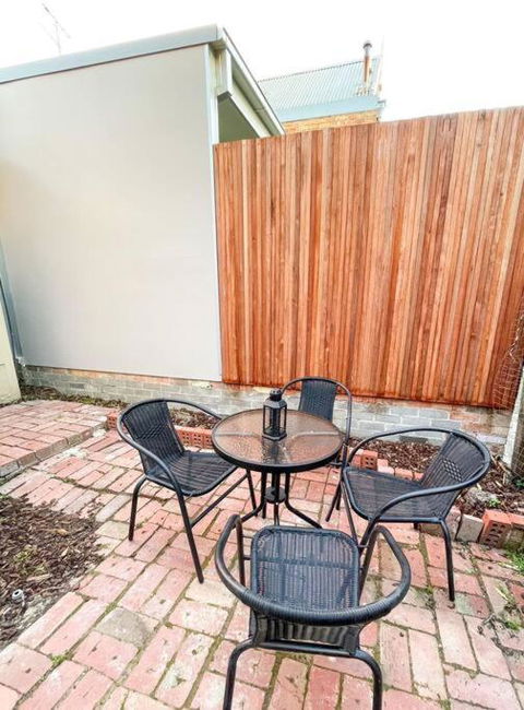 A Beautiful Terrace House With Parking & Courtyard - VIC Tourism 3