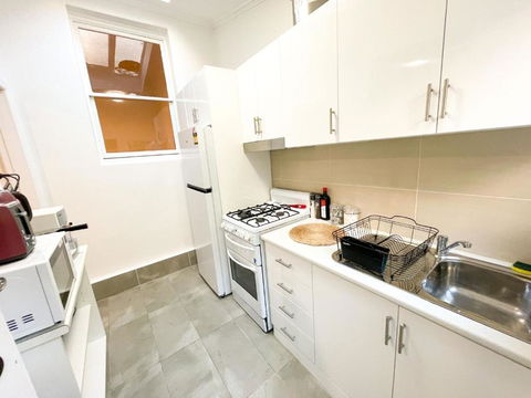 A Beautiful Terrace House With Parking & Courtyard - VIC Tourism 2