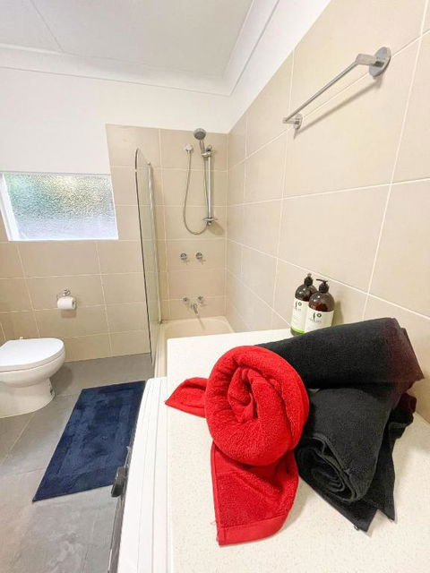 A Beautiful Terrace House With Parking & Courtyard - VIC Tourism 1