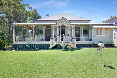 A Charming Queenslander - VIC Tourism 4