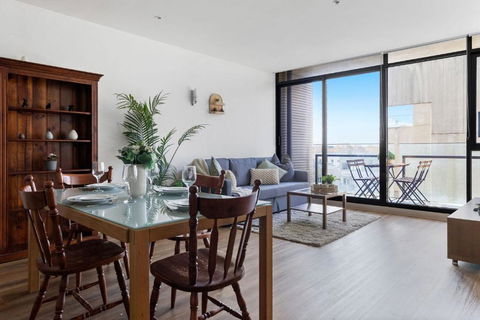 A Chic 2BR Apt Near Melbourne Uni FREE Parking - VIC Tourism 0