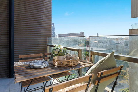 A Chic 2BR Apt Near Melbourne Uni FREE Parking - VIC Tourism 4