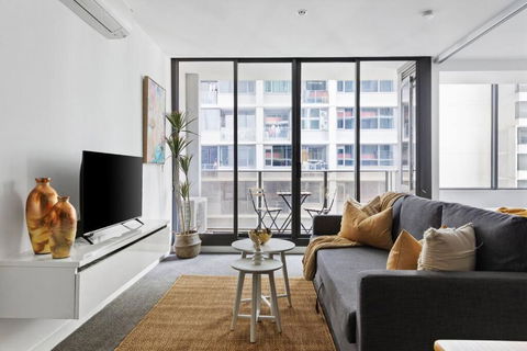 A Chic 2BR Apt Near Southern Cross, With Secure Parking - VIC Tourism 0