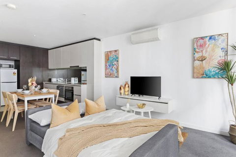 A Chic 2BR Apt Near Southern Cross, With Secure Parking - VIC Tourism 4