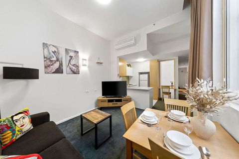 A Chic Apartment On Bourke St Near Chinatown - VIC Tourism 2