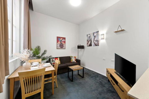 A Chic Apartment On Bourke St Near Chinatown - VIC Tourism 3