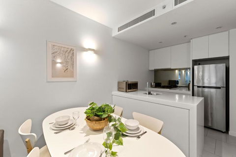 A Chic & Comfy 2BR Apt Near Federation Square - VIC Tourism 2