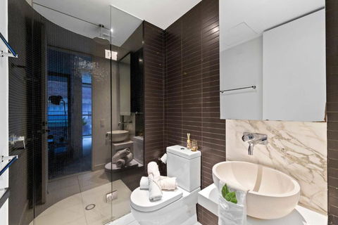A Chic & Comfy 2BR Apt Near Federation Square - VIC Tourism 3