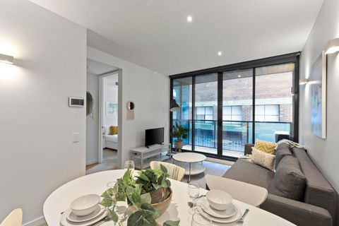 A Chic & Comfy 2BR Apt Near Federation Square - VIC Tourism 4