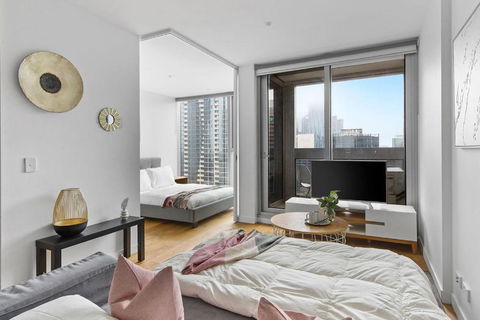 A Chic & Lovely 2BR Apt CBD With City Views - VIC Tourism 3