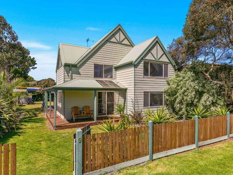 A La Plage - VIC Tourism 0