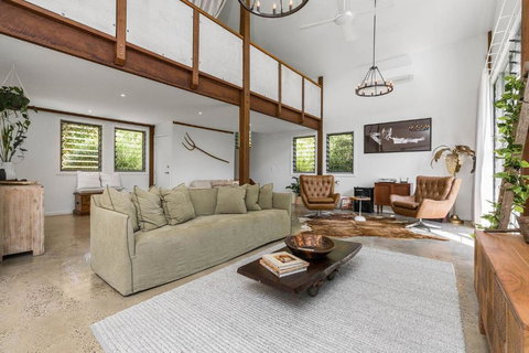 A Perfect Stay - The Barn Door - VIC Tourism 0