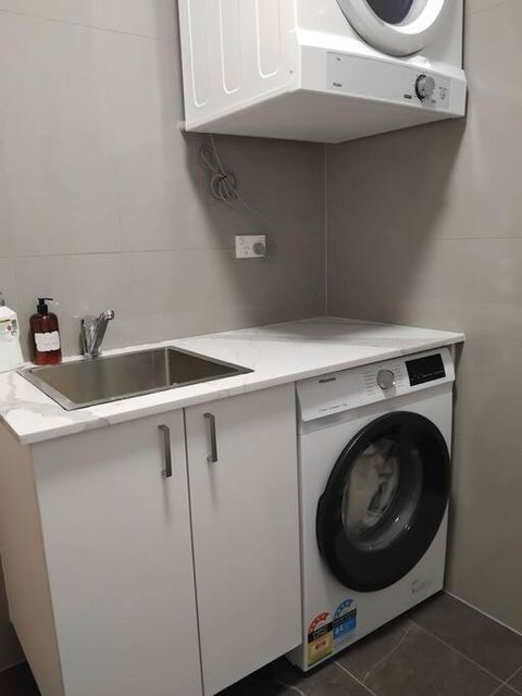 A Rosy House In Roselands - VIC Tourism 4