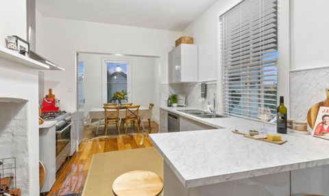 A Sea Pilots Cottage - VIC Tourism 1