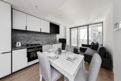A Spacious & Lux Apt For 5 Next To Southern Cross - VIC Tourism 3